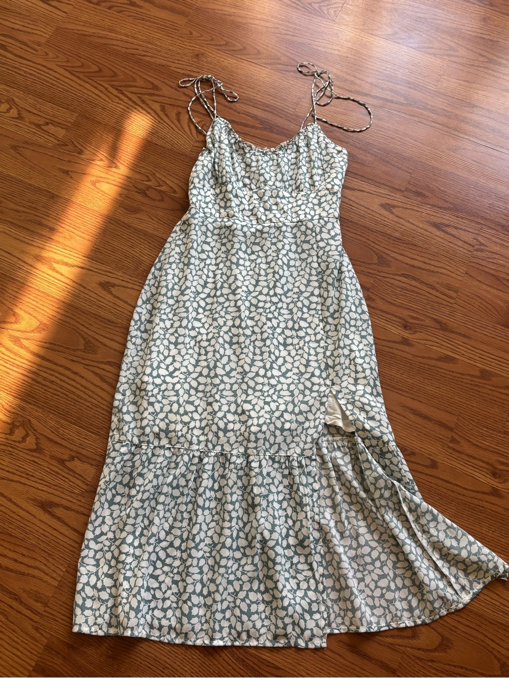 Abercrombie & Fitch Sage and White Floral Tie-Shoulder Maxi Dress Size XS